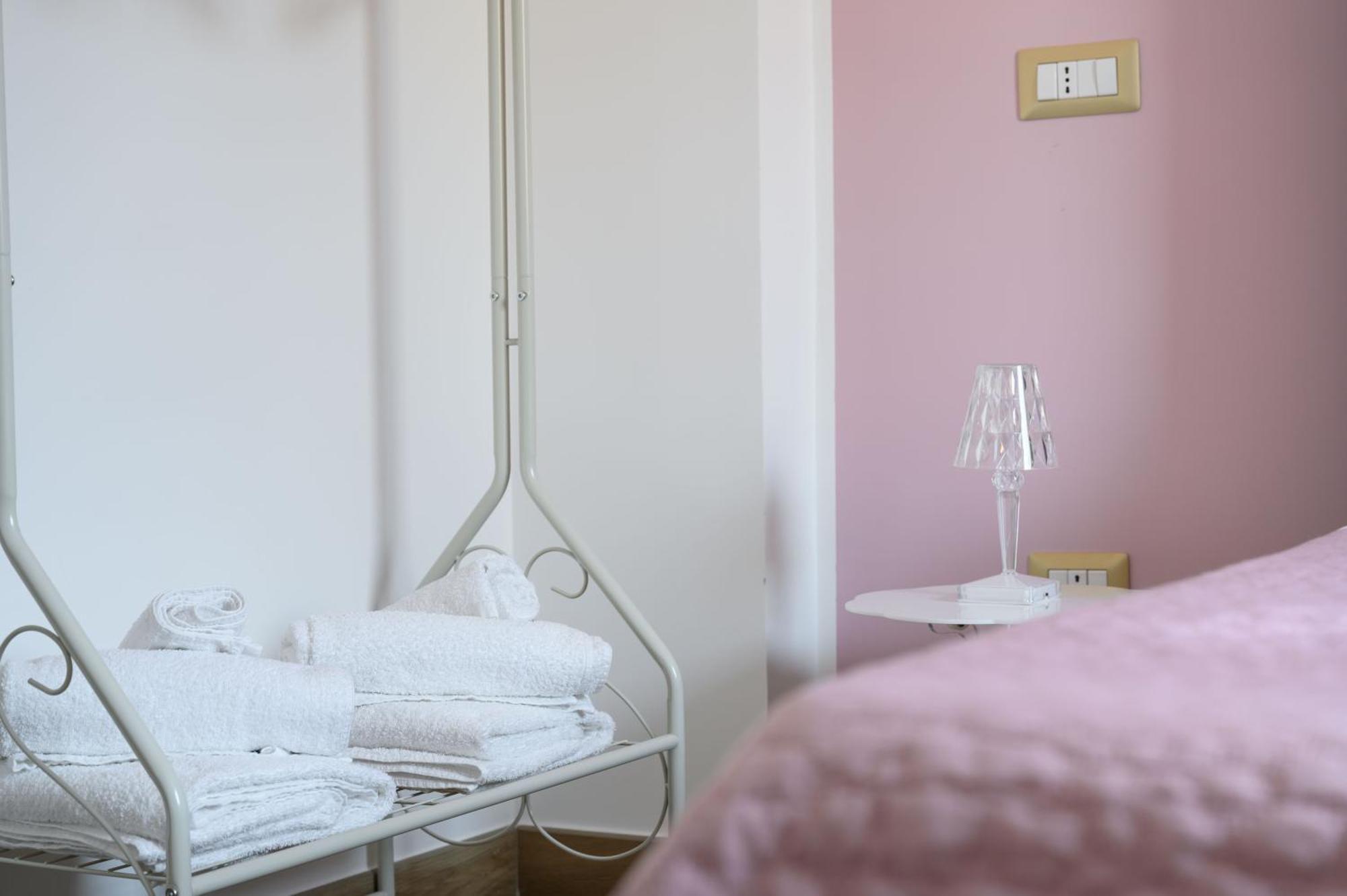 Casa Vacanze Maddalena - Palazzetto Sul Lago - Diamante Rosa Marta Exteriér fotografie